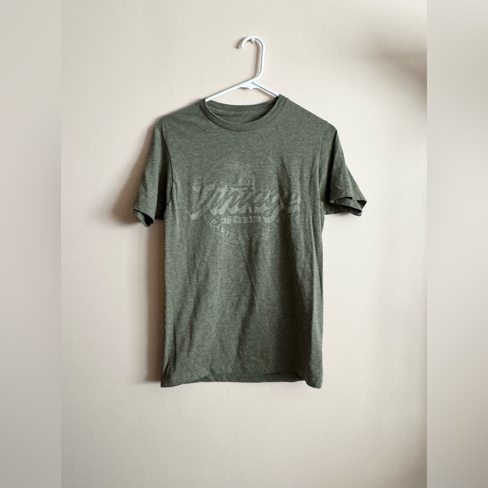 Sonoma camo green graphic T-shirt (men’s small)